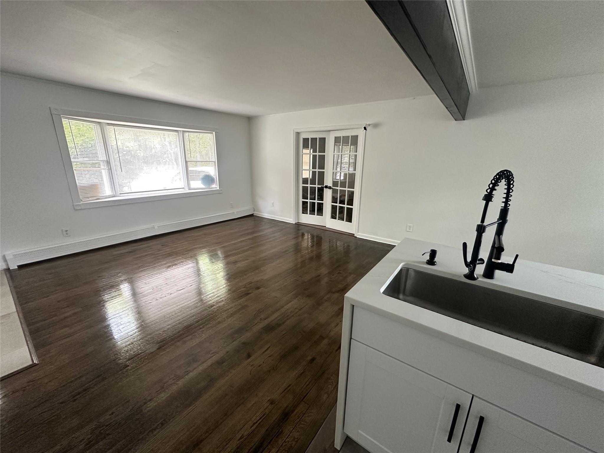 1070 Spur Drive S, Islip, NY 11706