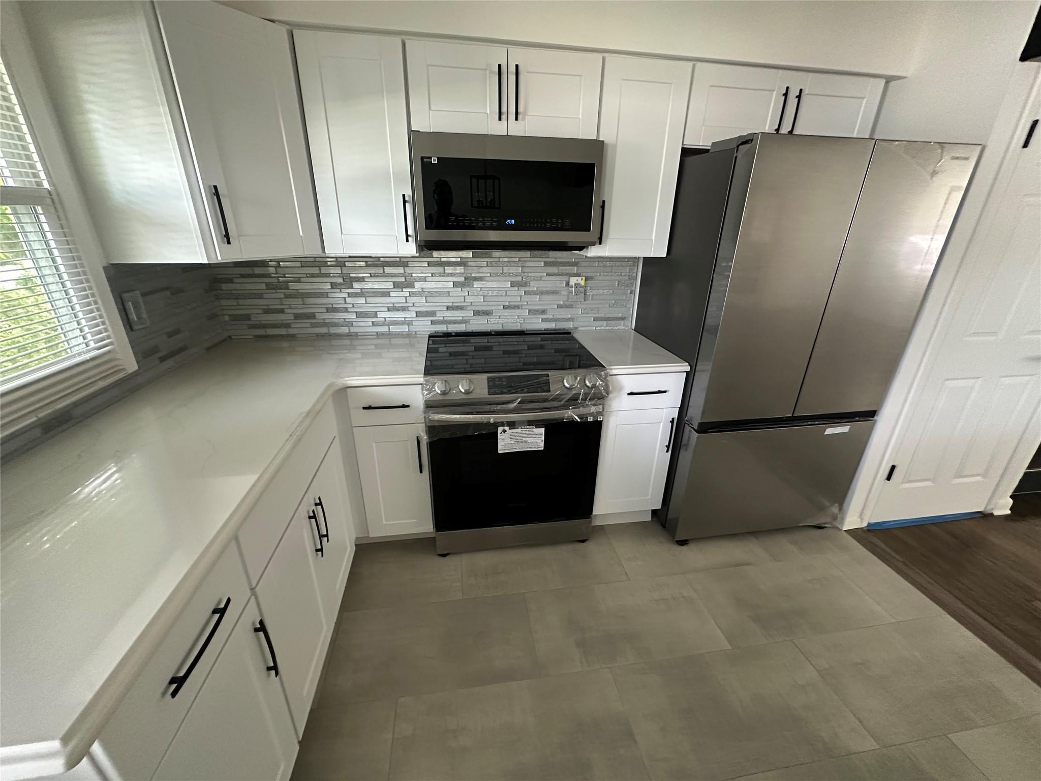 1070 Spur Drive S, Islip, NY 11706