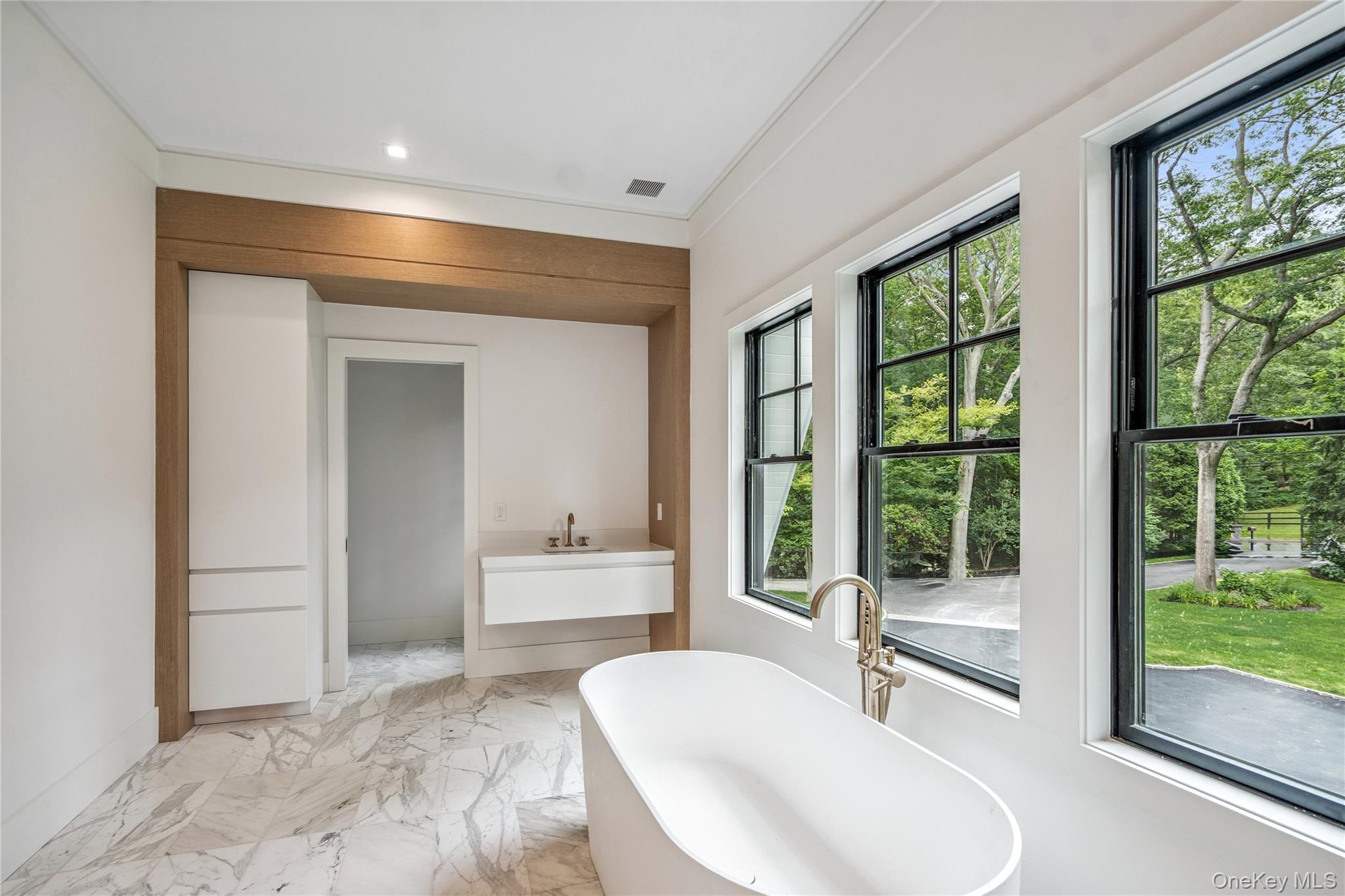 63 Fruitledge Road, Brookville, NY 11545