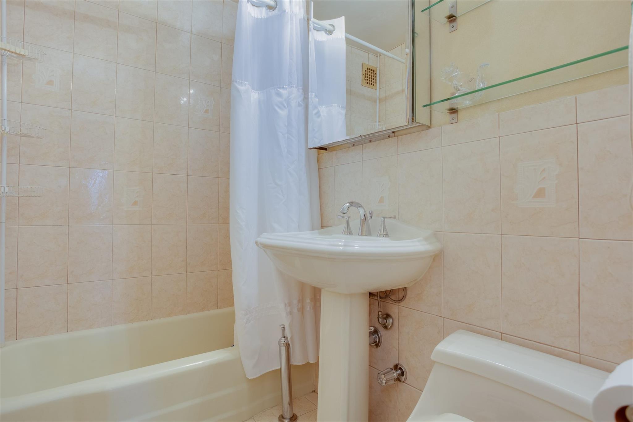 65-15 Alderton Street # 2C, Rego Park, NY 11374