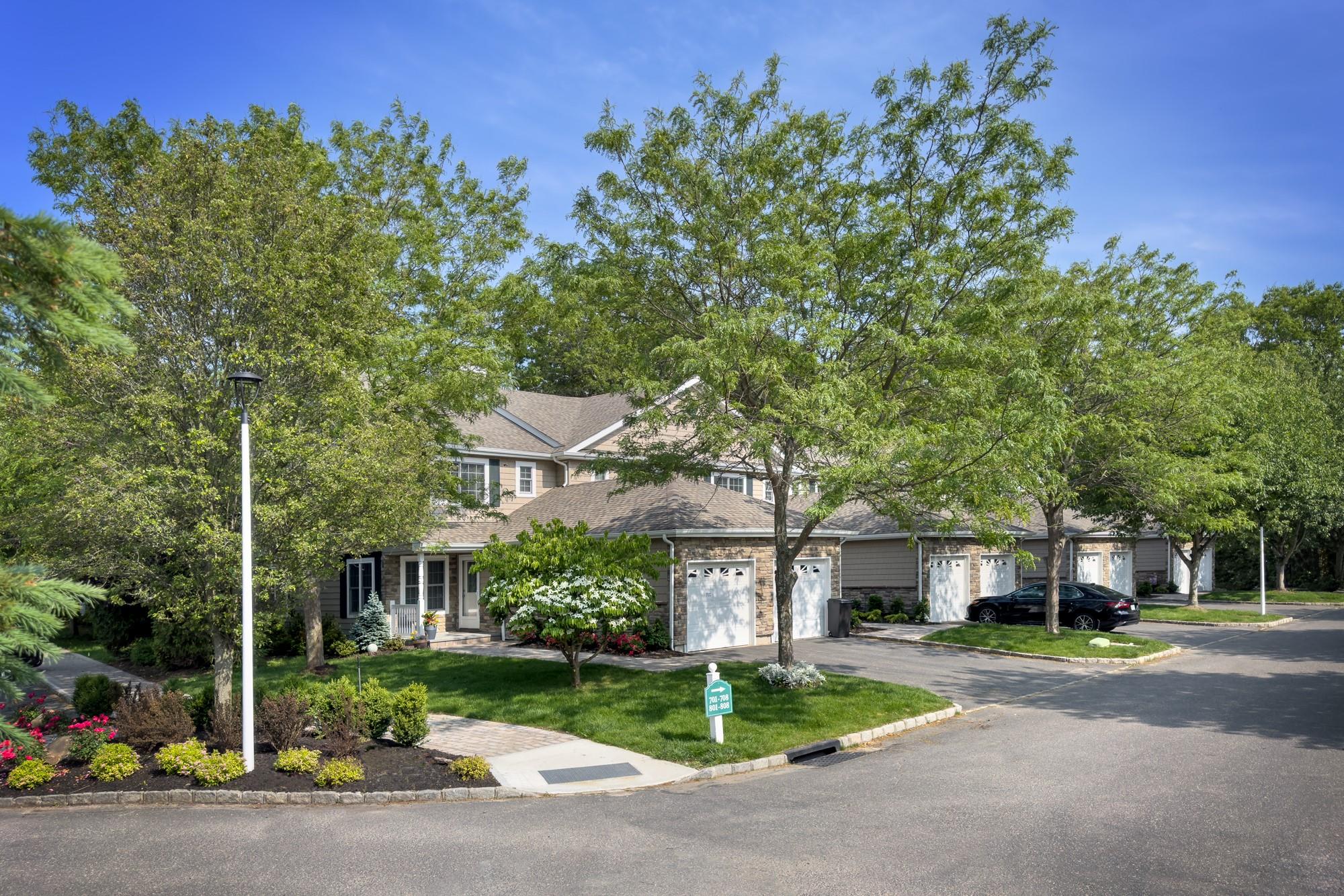 100 Saddle Cove Road # 606, Bohemia, NY 11716