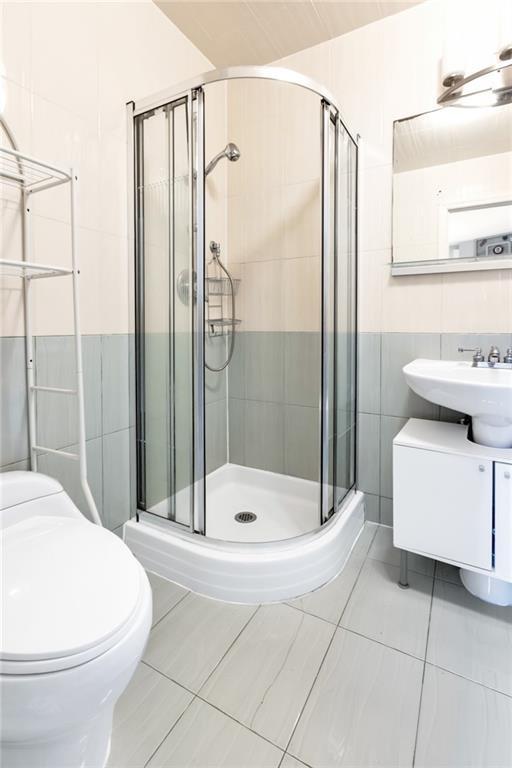 135 28th Avenue # 2A, Brooklyn, NY 11214