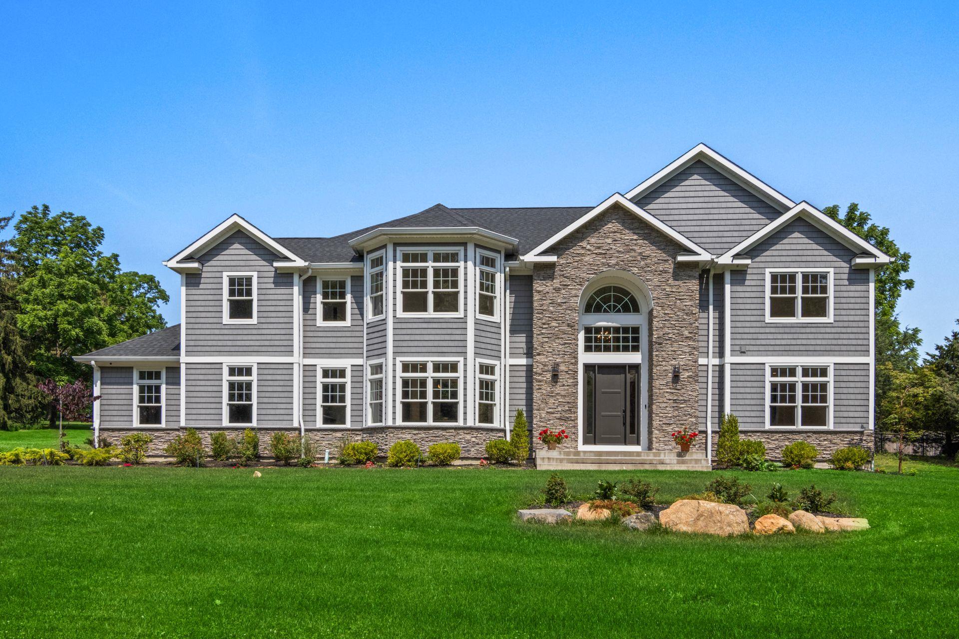 28 Meadow Glen Road, Northport, NY 11768