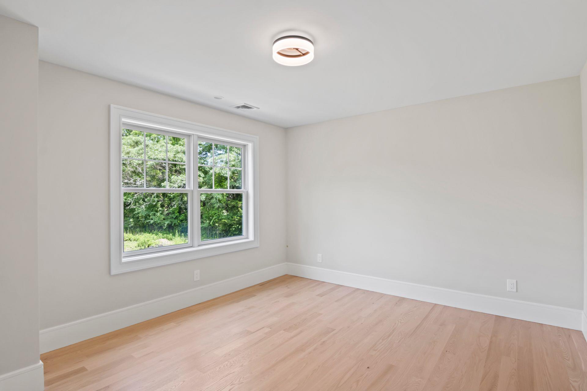 28 Meadow Glen Road, Northport, NY 11768