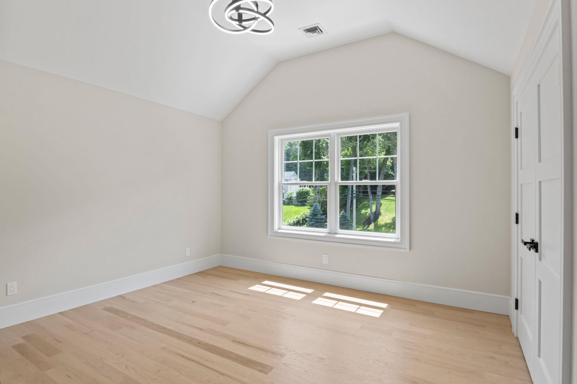 28 Meadow Glen Road, Northport, NY 11768