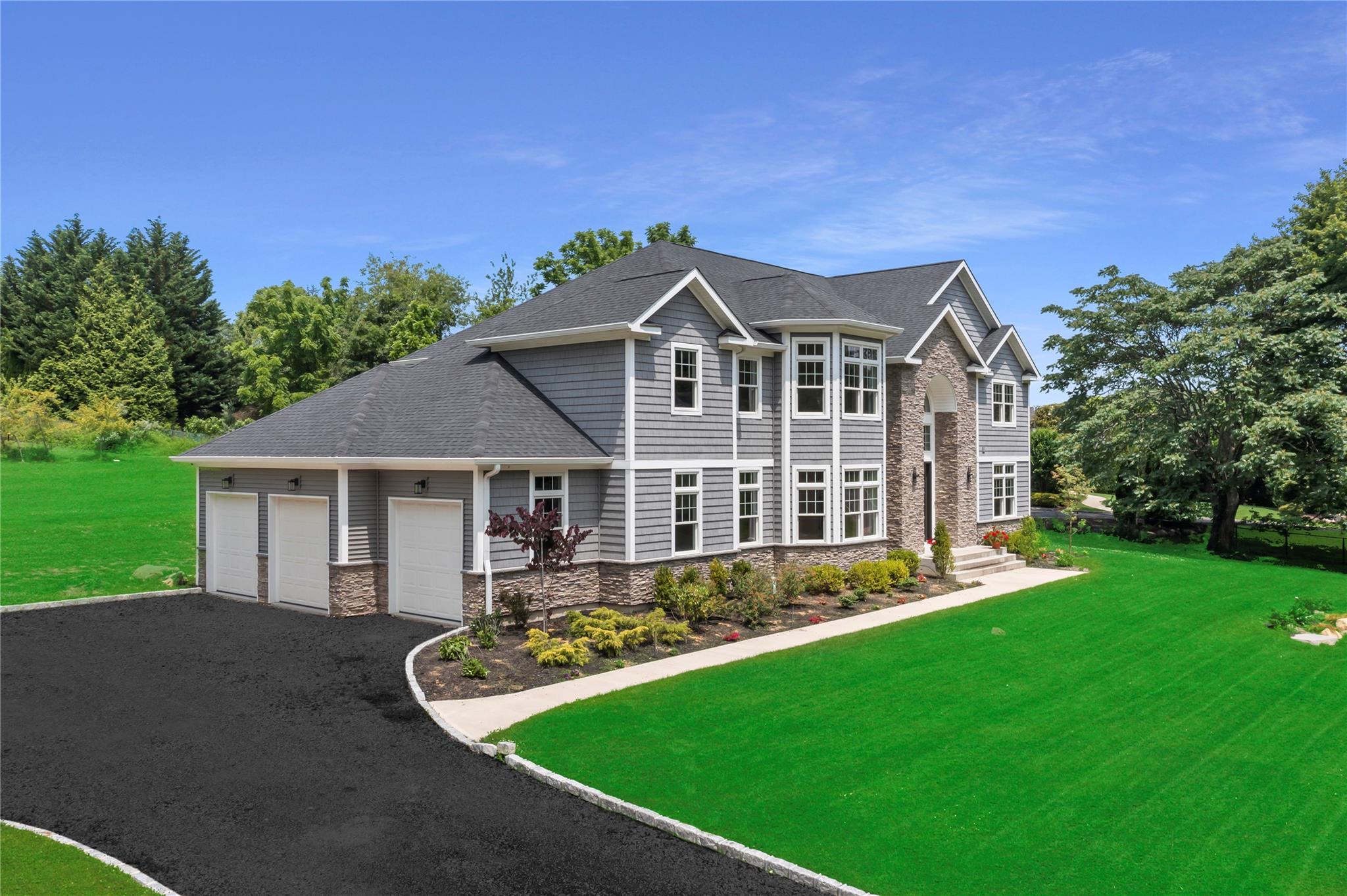 28 Meadow Glen Road, Northport, NY 11768