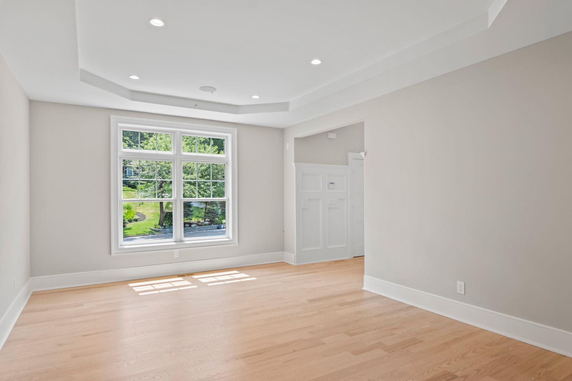 28 Meadow Glen Road, Northport, NY 11768