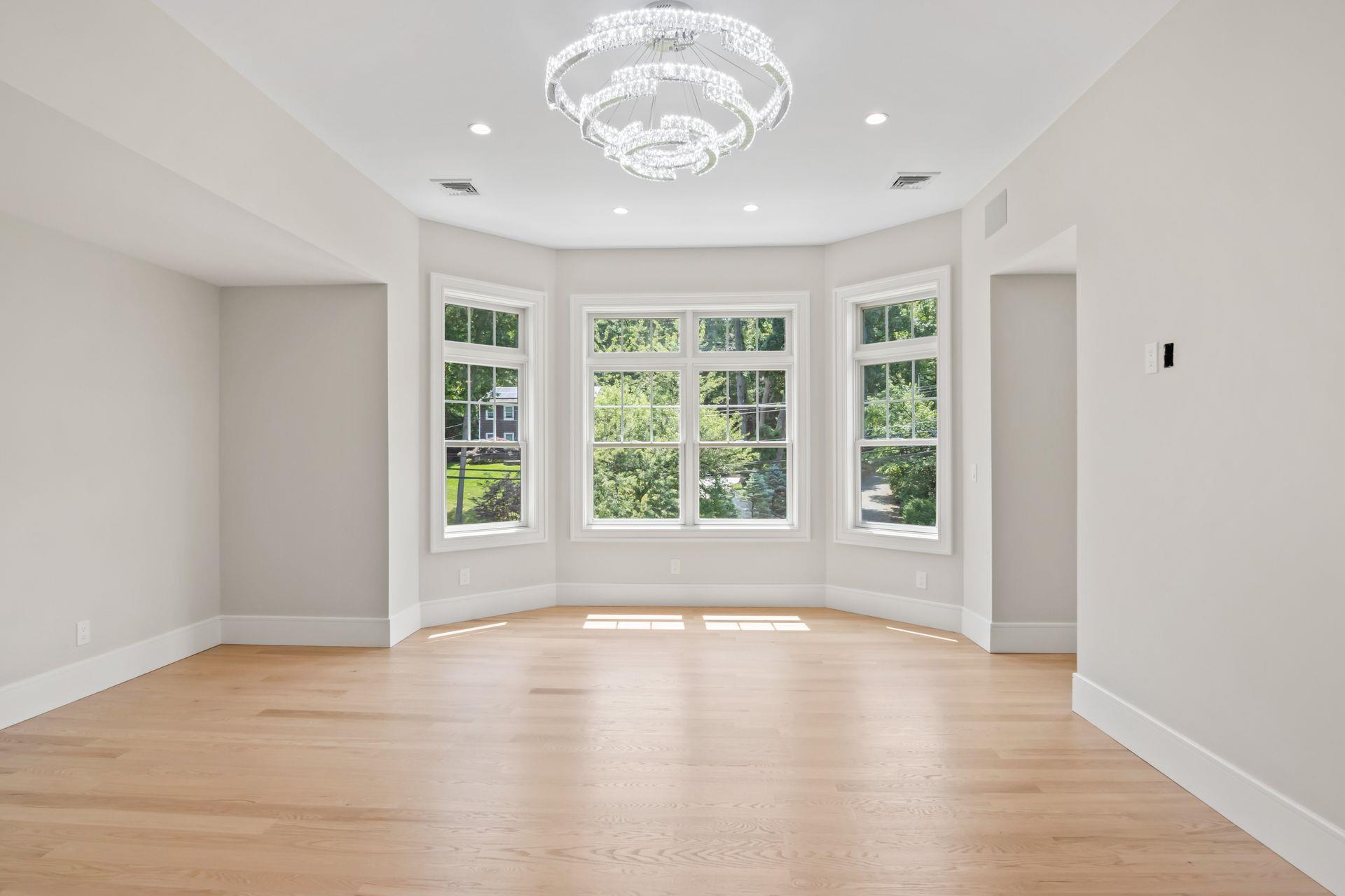 28 Meadow Glen Road, Northport, NY 11768