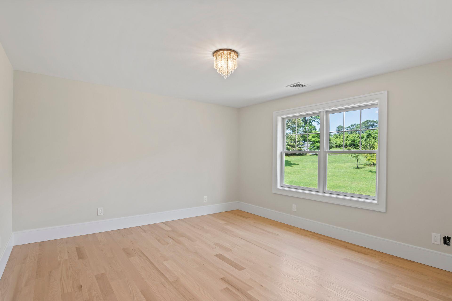 28 Meadow Glen Road, Northport, NY 11768