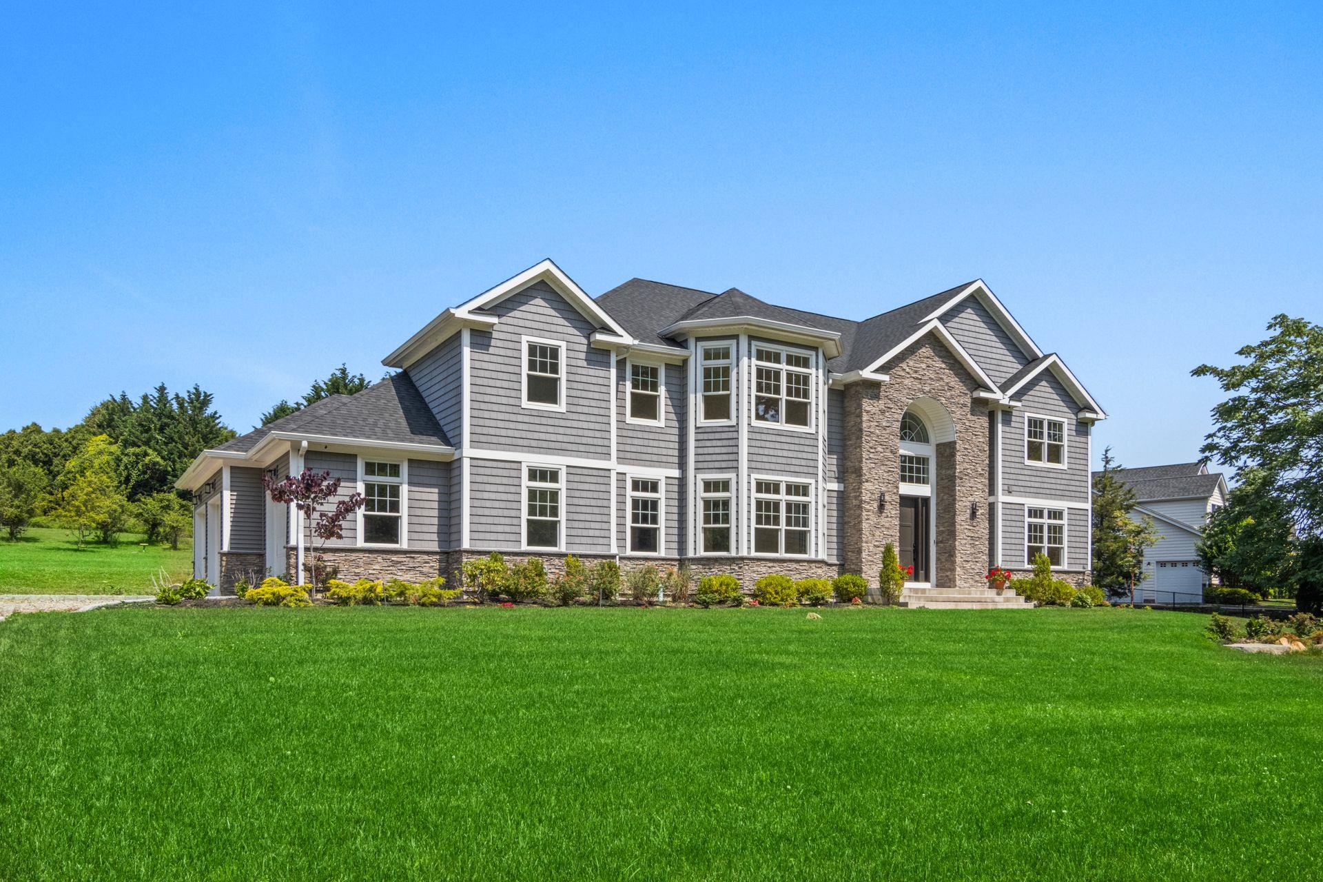 28 Meadow Glen Road, Northport, NY 11768