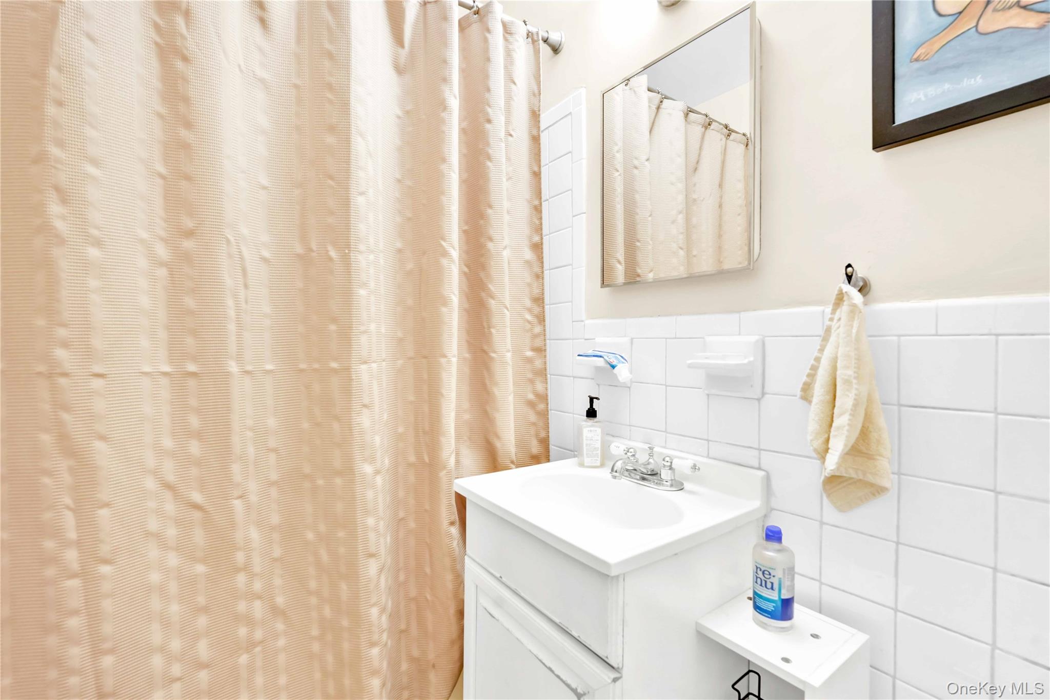 209-10 41 Avenue # 2J, Bayside, NY 11361