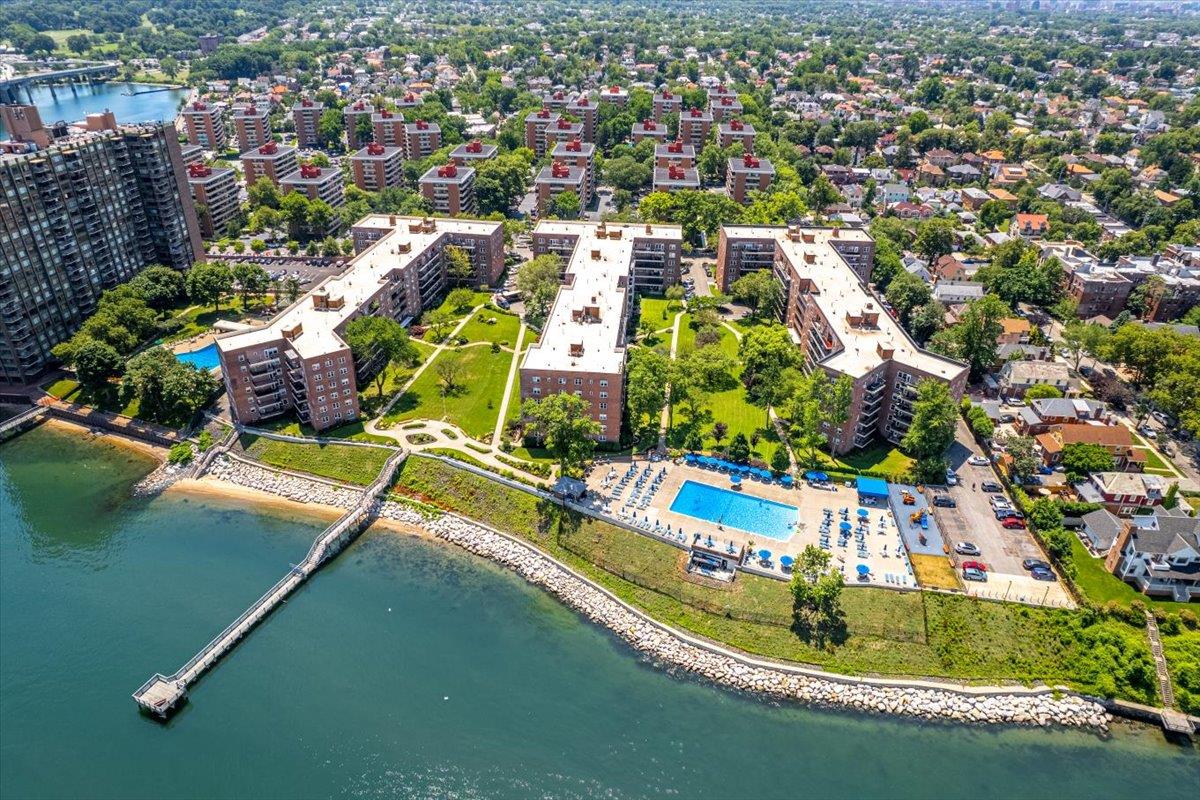 162-41 Powells Cove Boulevard # 4D, Beechhurst, NY 11357