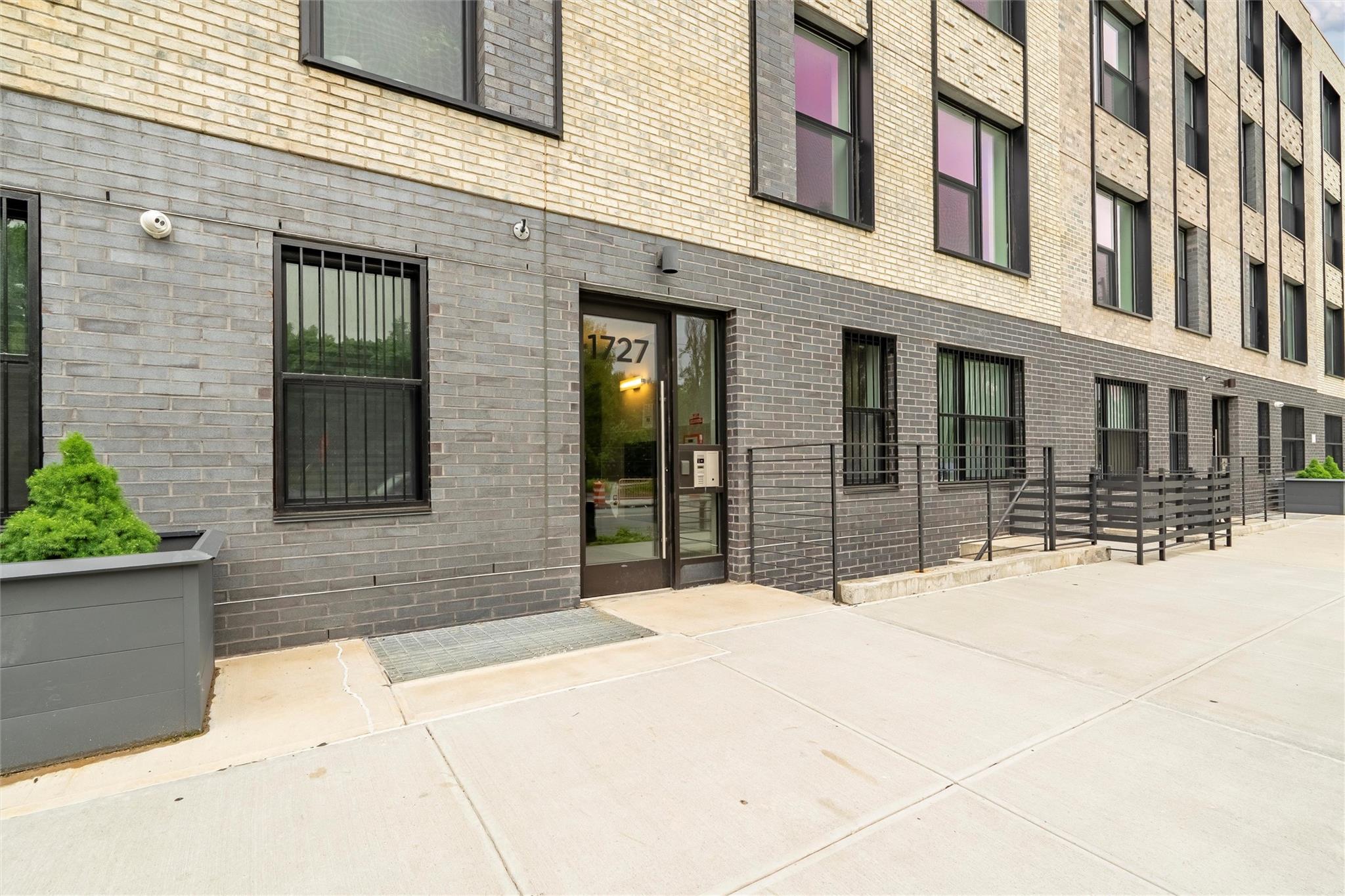 1727 Lacombe Avenue # 3B, Bronx, NY 10473