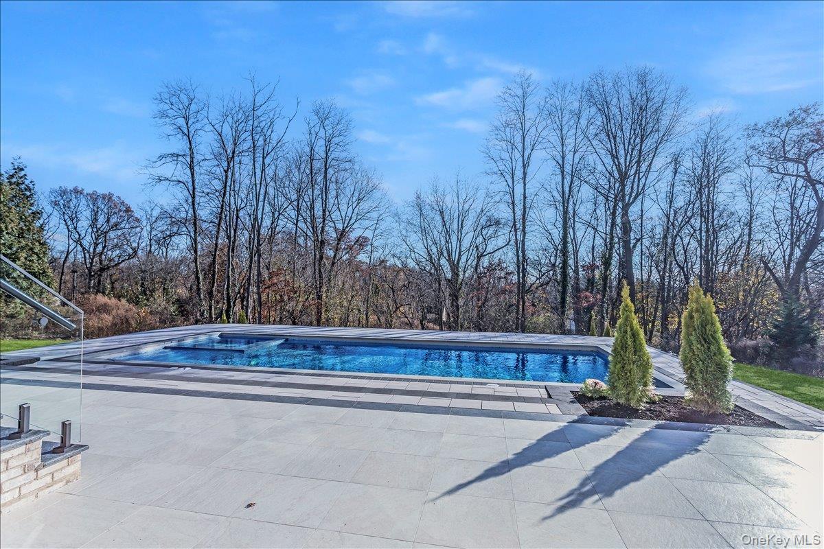 26 Saint Andrews Court, Old Westbury, NY 11568