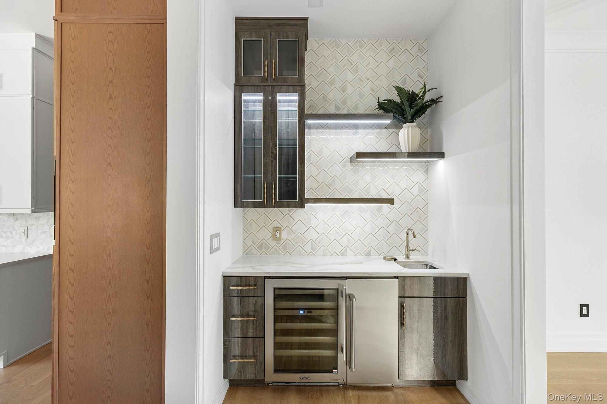 26 Saint Andrews Court, Old Westbury, NY 11568