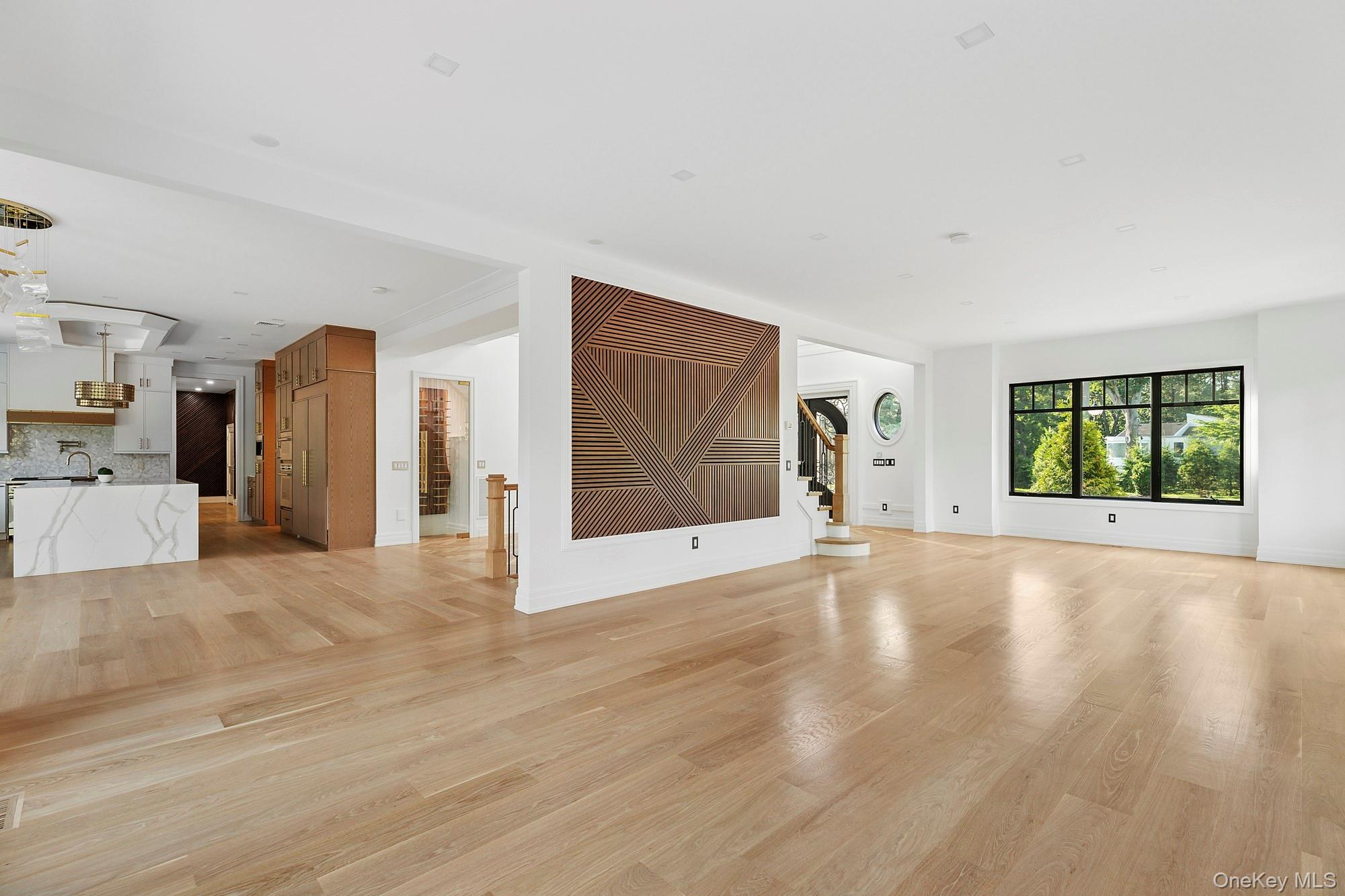 26 Saint Andrews Court, Old Westbury, NY 11568