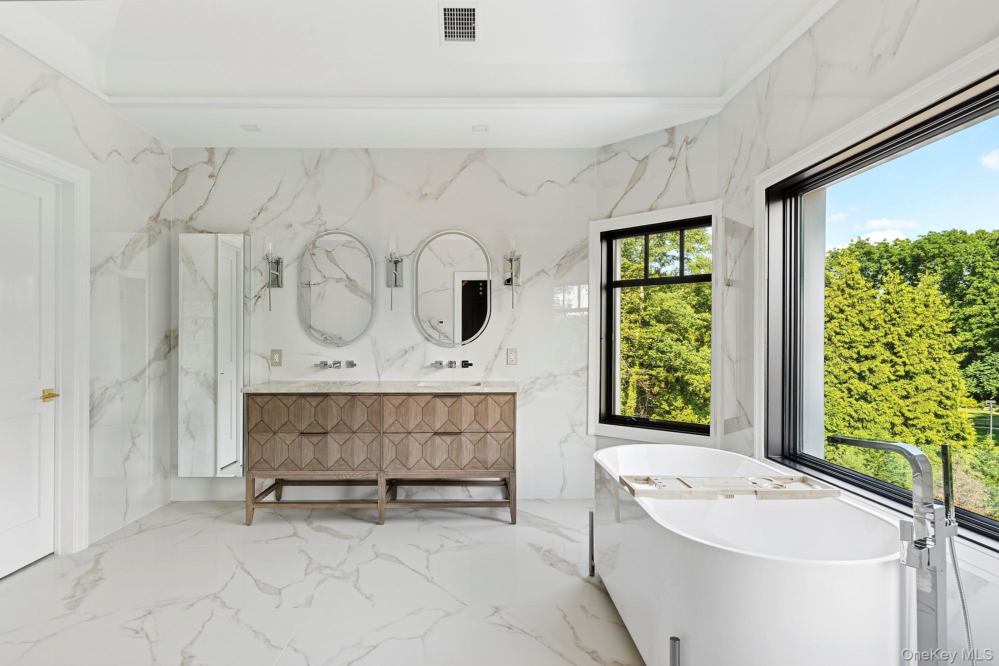 26 Saint Andrews Court, Old Westbury, NY 11568