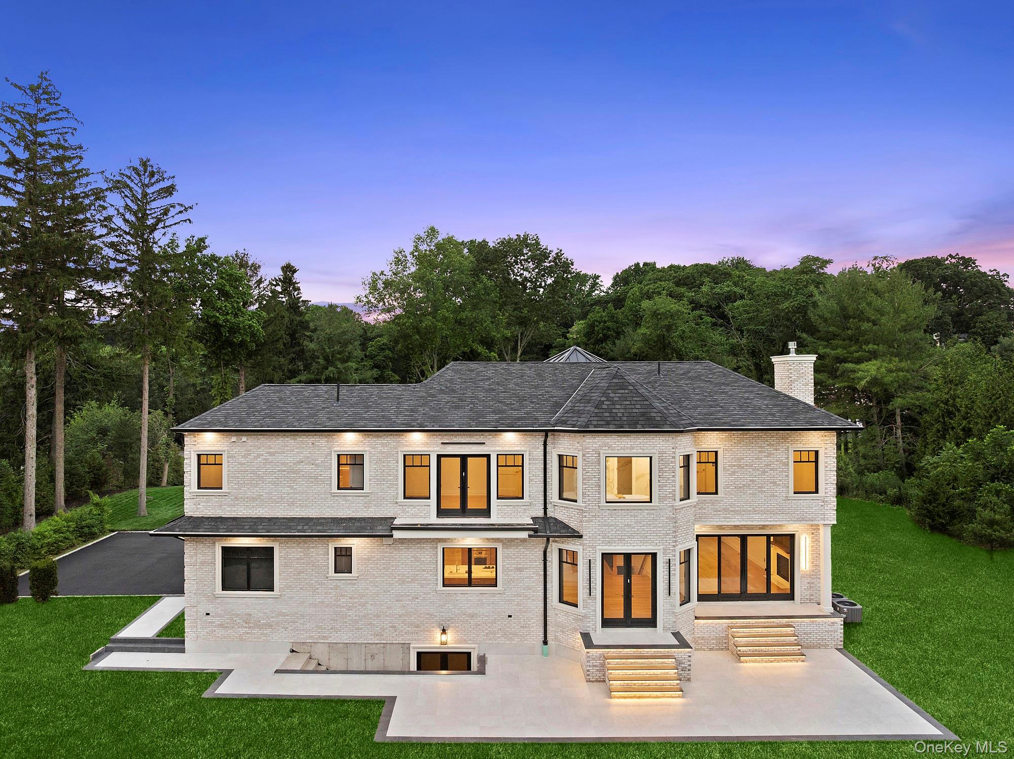 26 Saint Andrews Court, Old Westbury, NY 11568