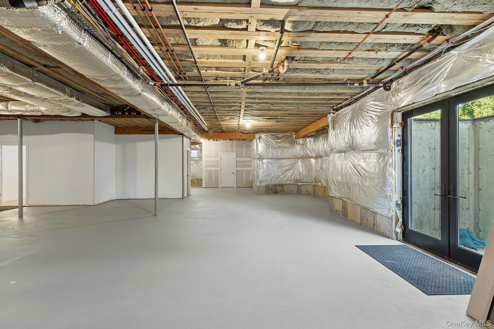 26 Saint Andrews Court, Old Westbury, NY 11568