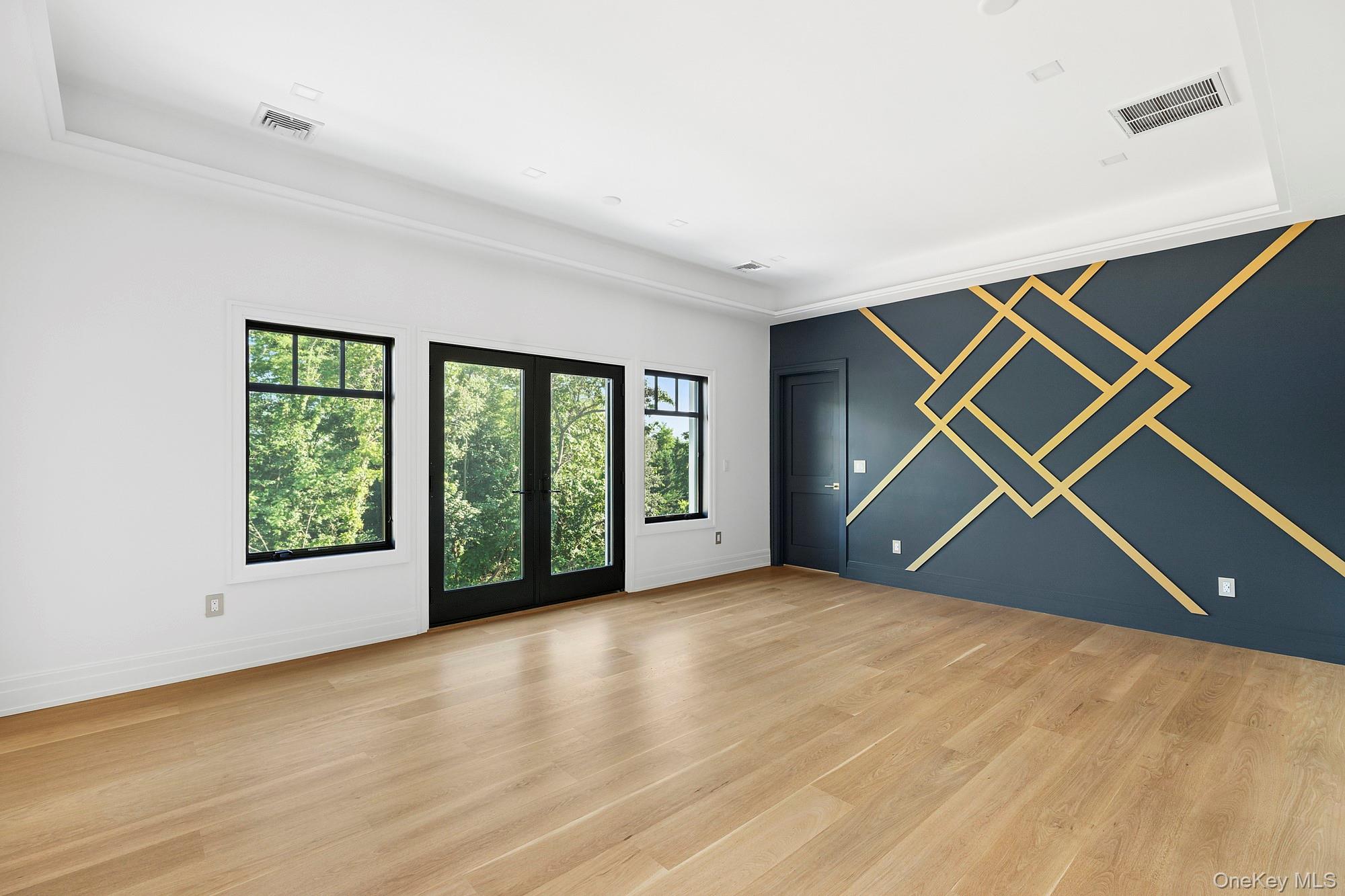 26 Saint Andrews Court, Old Westbury, NY 11568