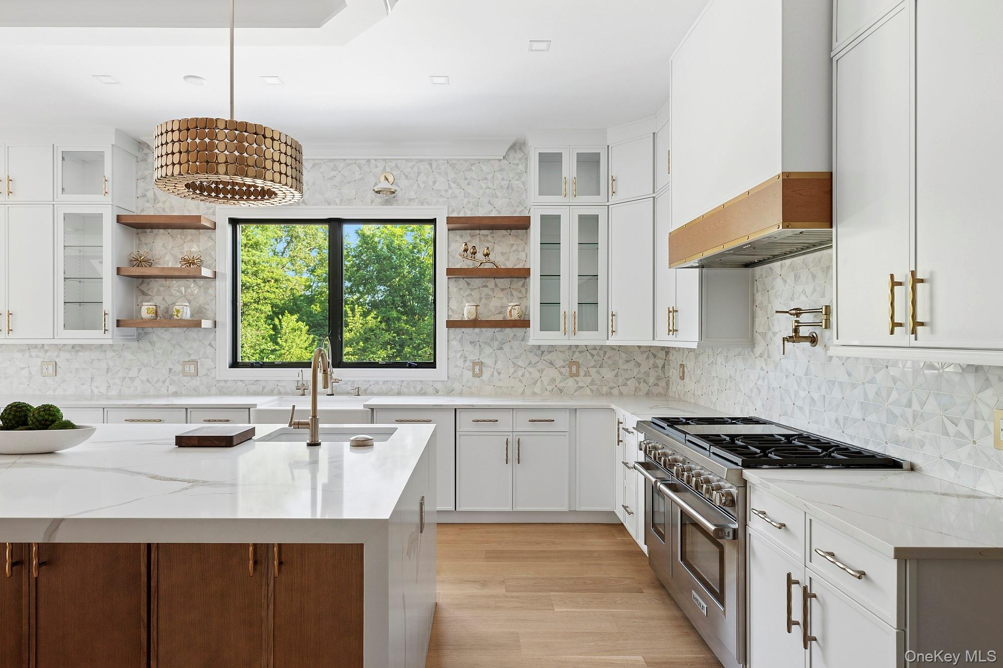 26 Saint Andrews Court, Old Westbury, NY 11568