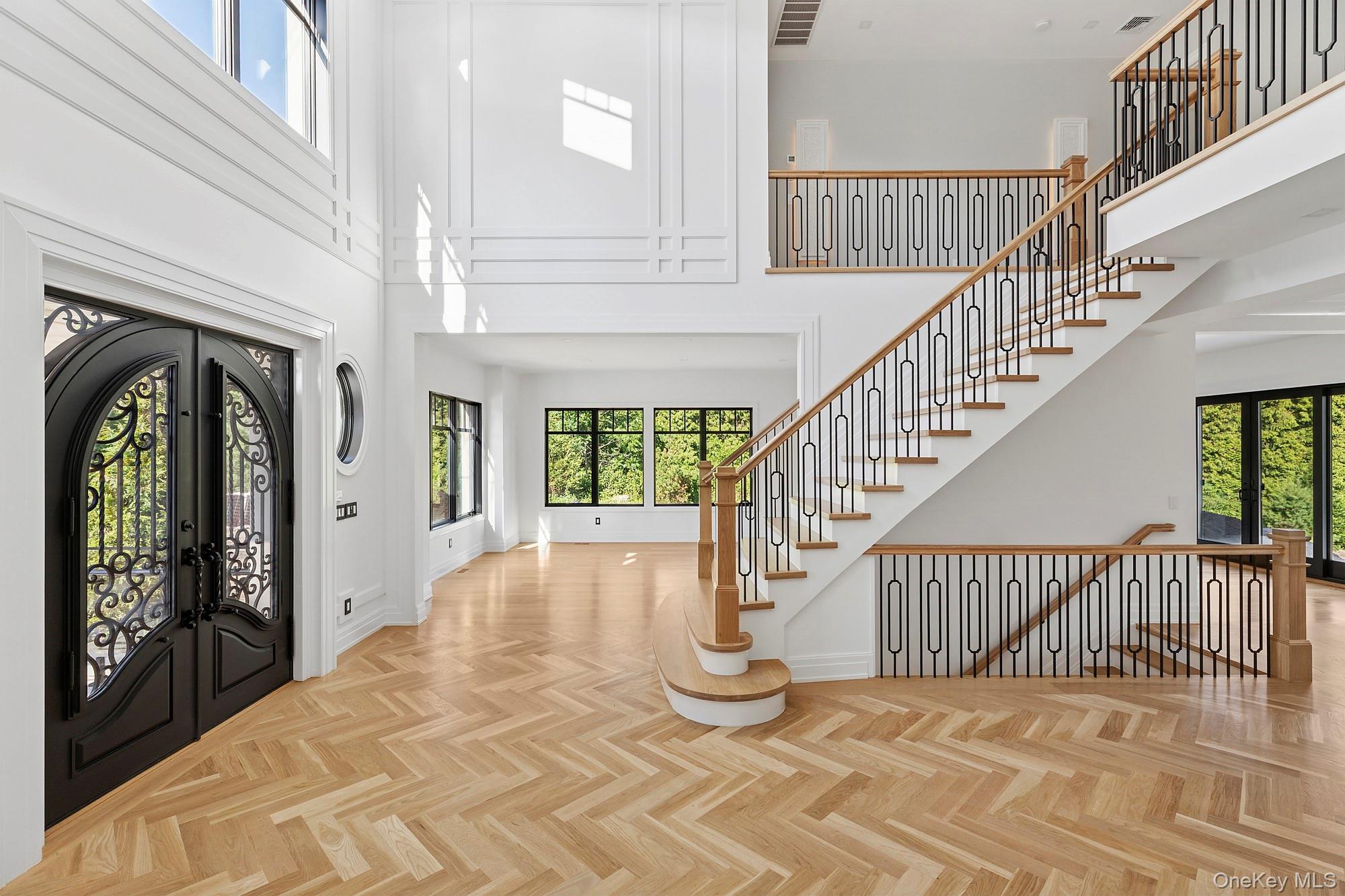 26 Saint Andrews Court, Old Westbury, NY 11568