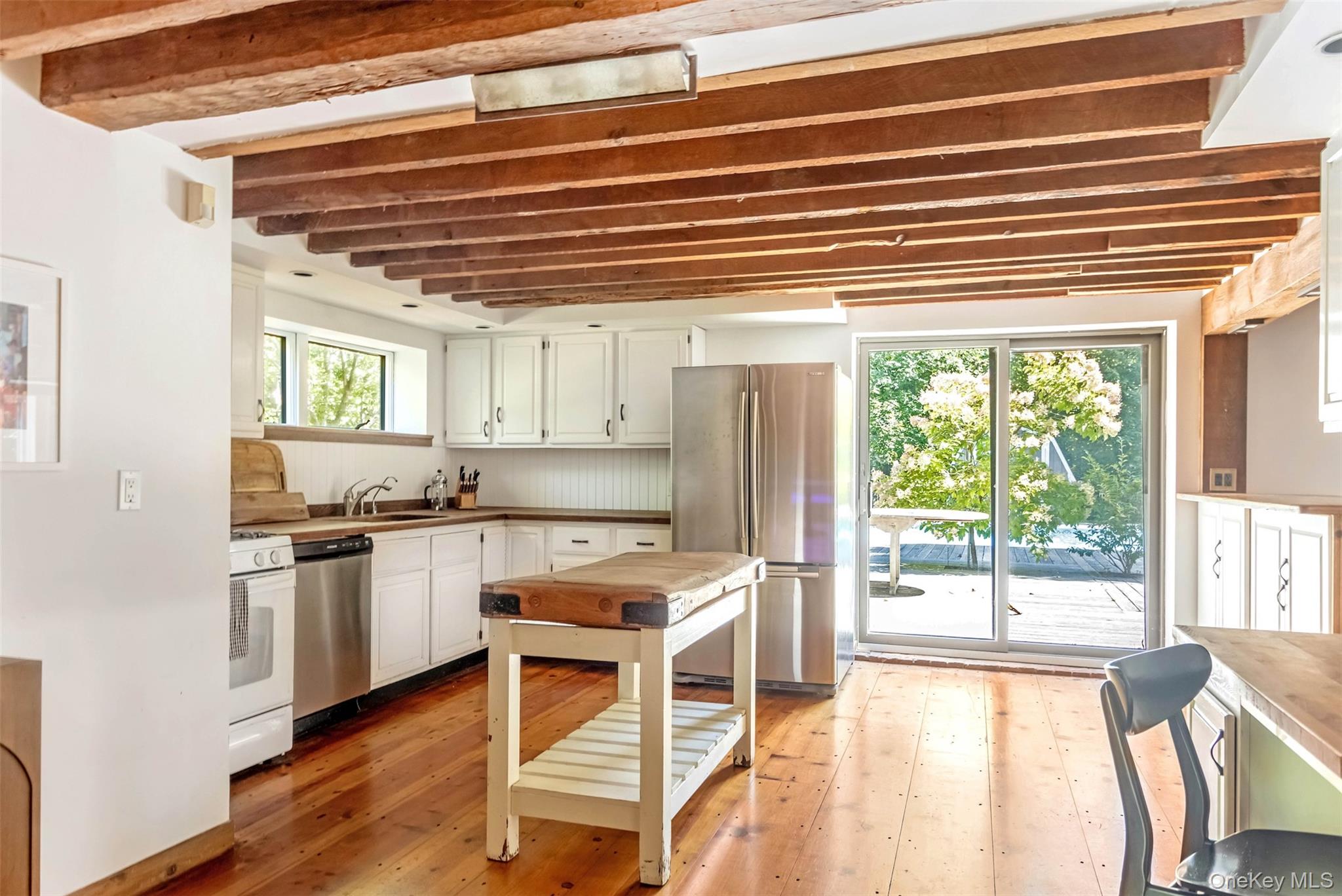 880 W Mill Road, Mattituck, NY 11952