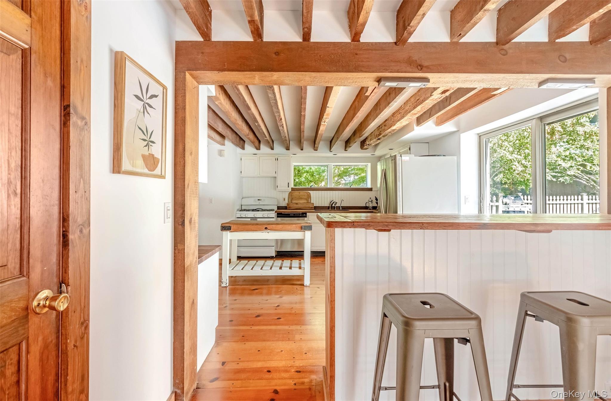 880 W Mill Road, Mattituck, NY 11952