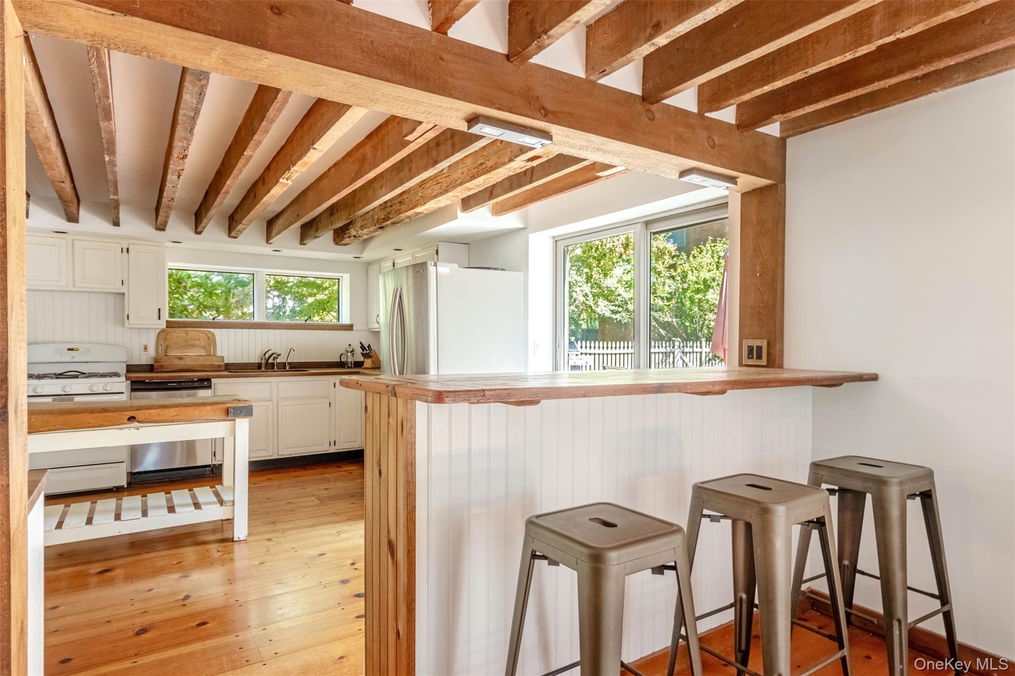 880 W Mill Road, Mattituck, NY 11952