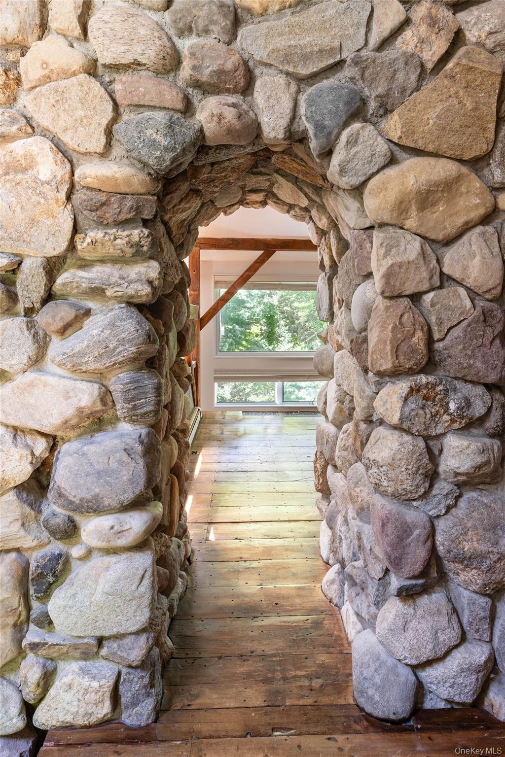 880 W Mill Road, Mattituck, NY 11952