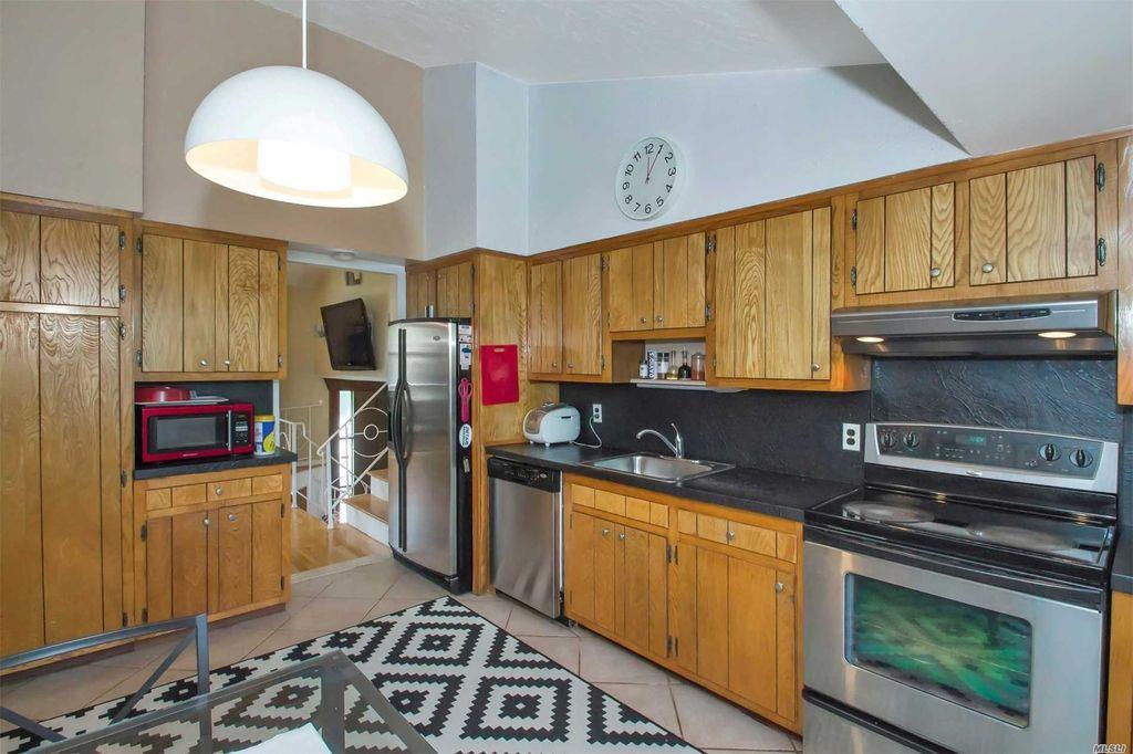 29 Village Drive, Jericho, NY 11753