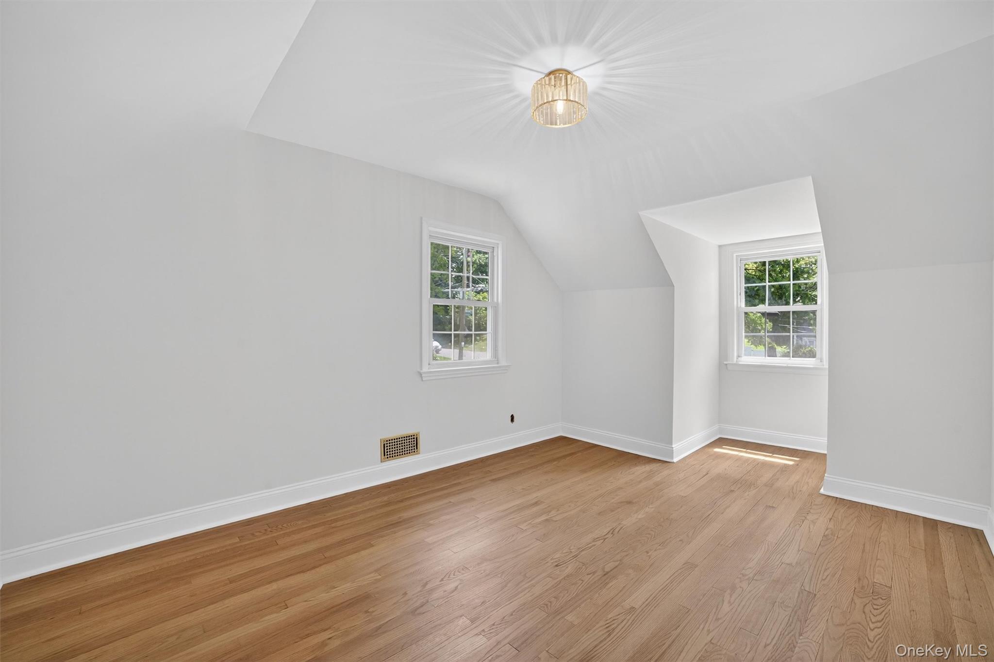 15 Benedict Avenue, Eastchester, NY 10709