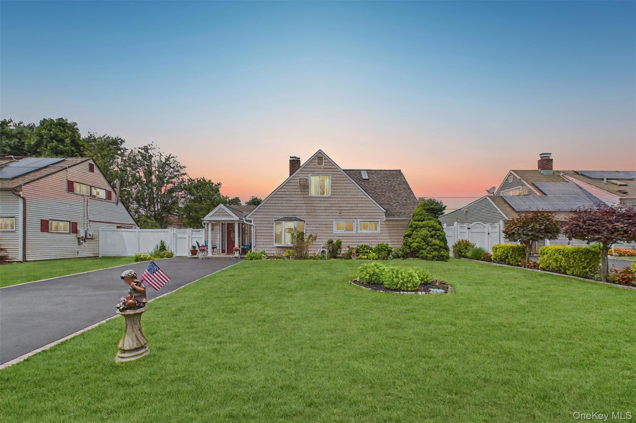 9 Pewter Lane, Hicksville, NY 11801