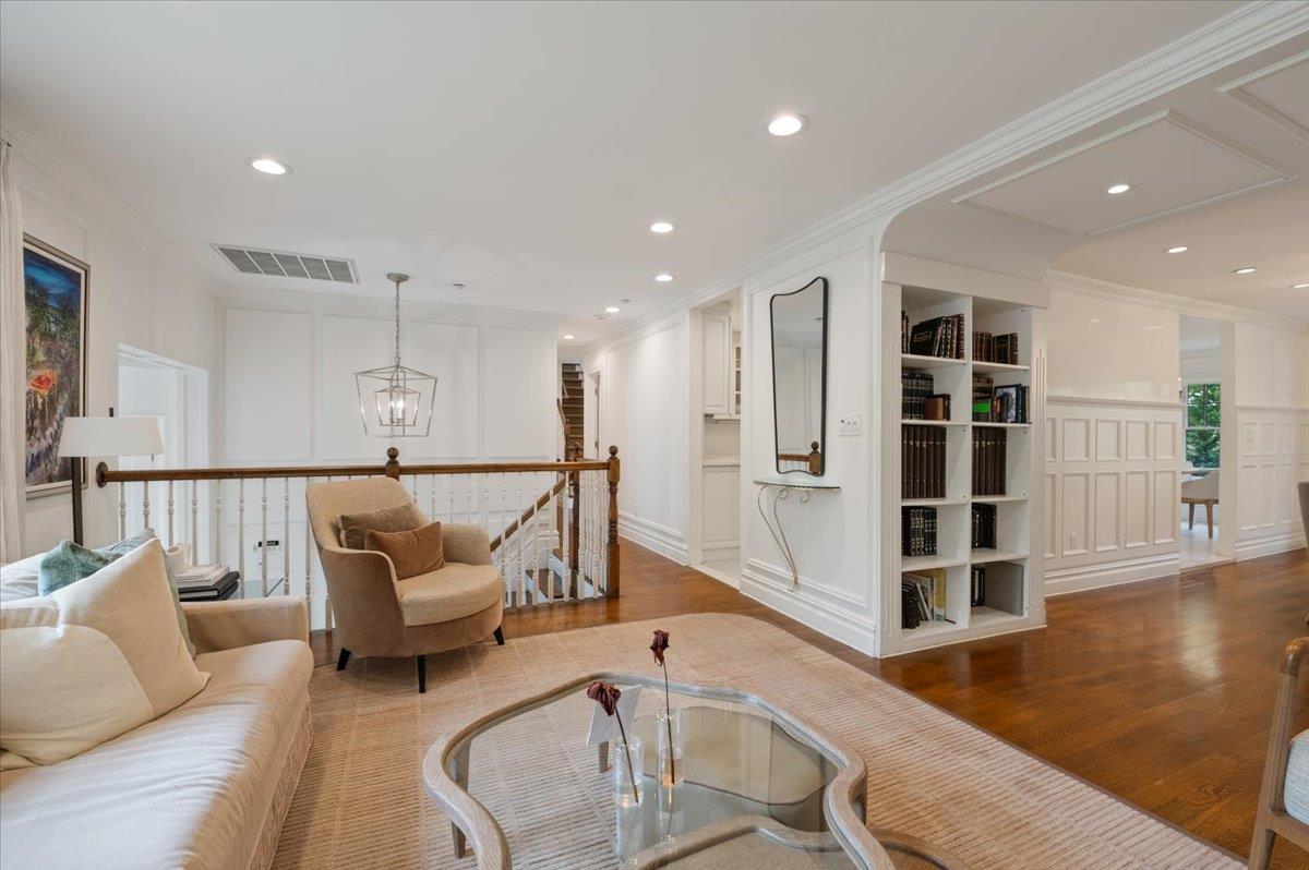 1029 New McNeil Avenue, Lawrence, NY 11559