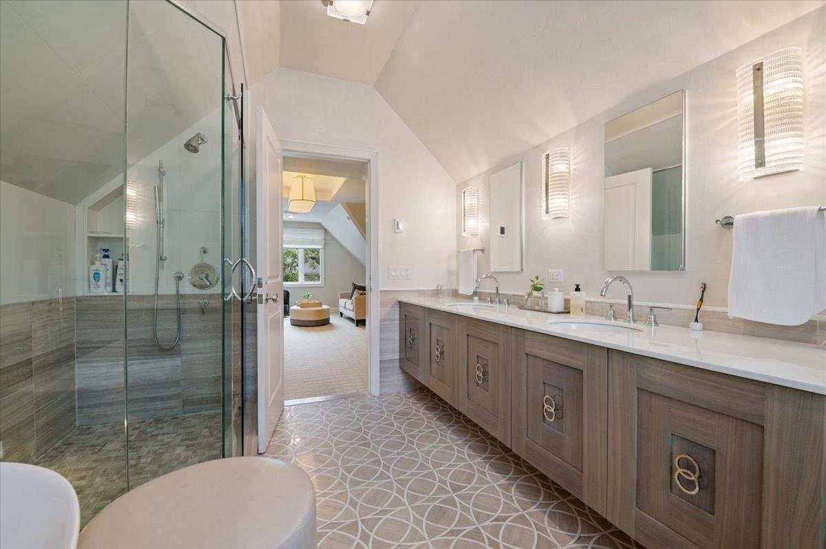 1029 New McNeil Avenue, Lawrence, NY 11559