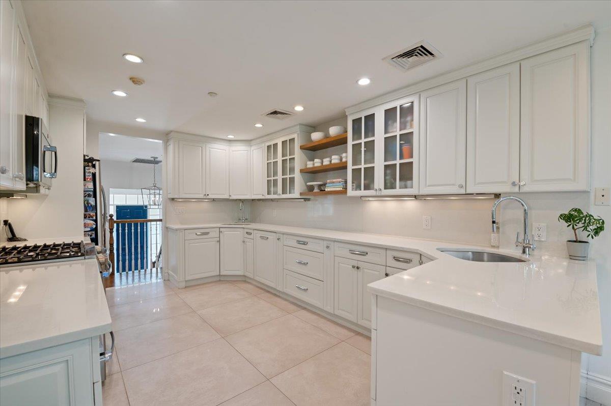 1029 New McNeil Avenue, Lawrence, NY 11559