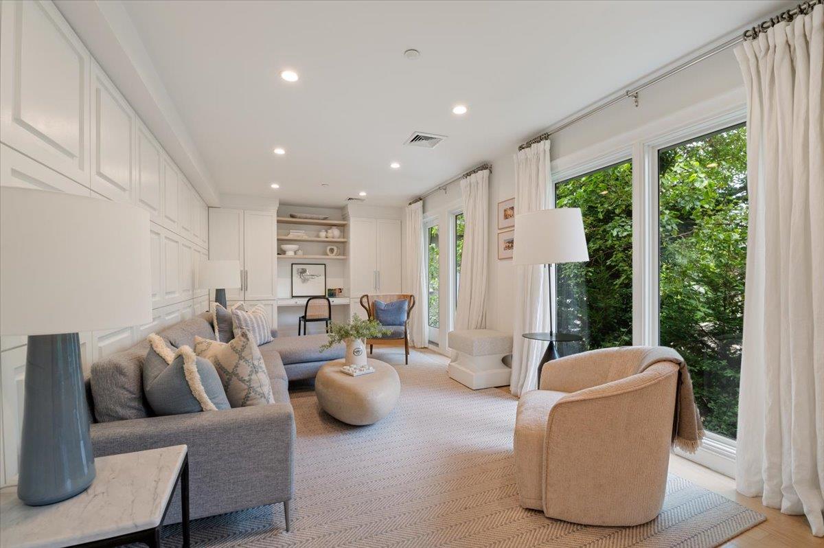 1029 New McNeil Avenue, Lawrence, NY 11559