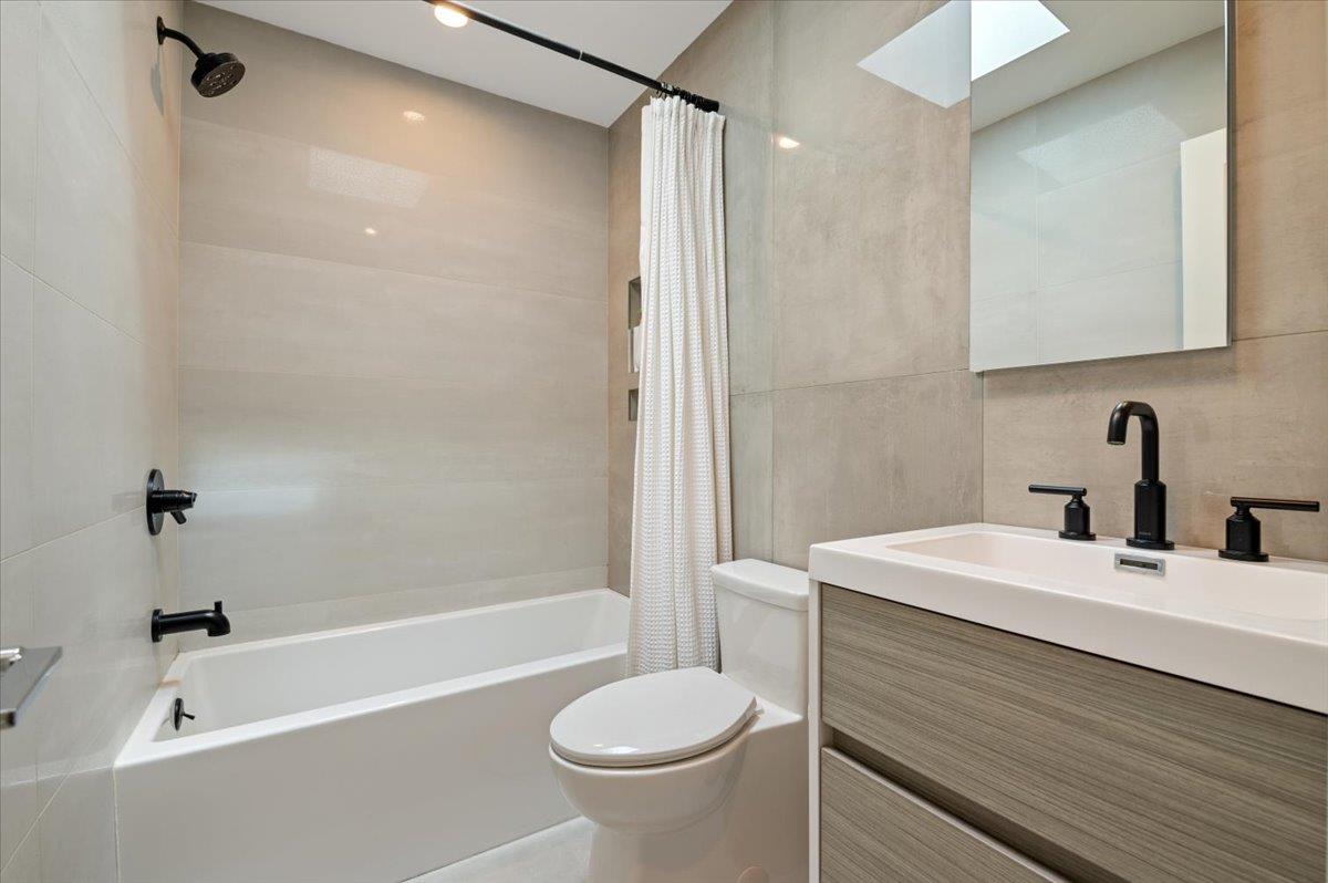 1029 New McNeil Avenue, Lawrence, NY 11559