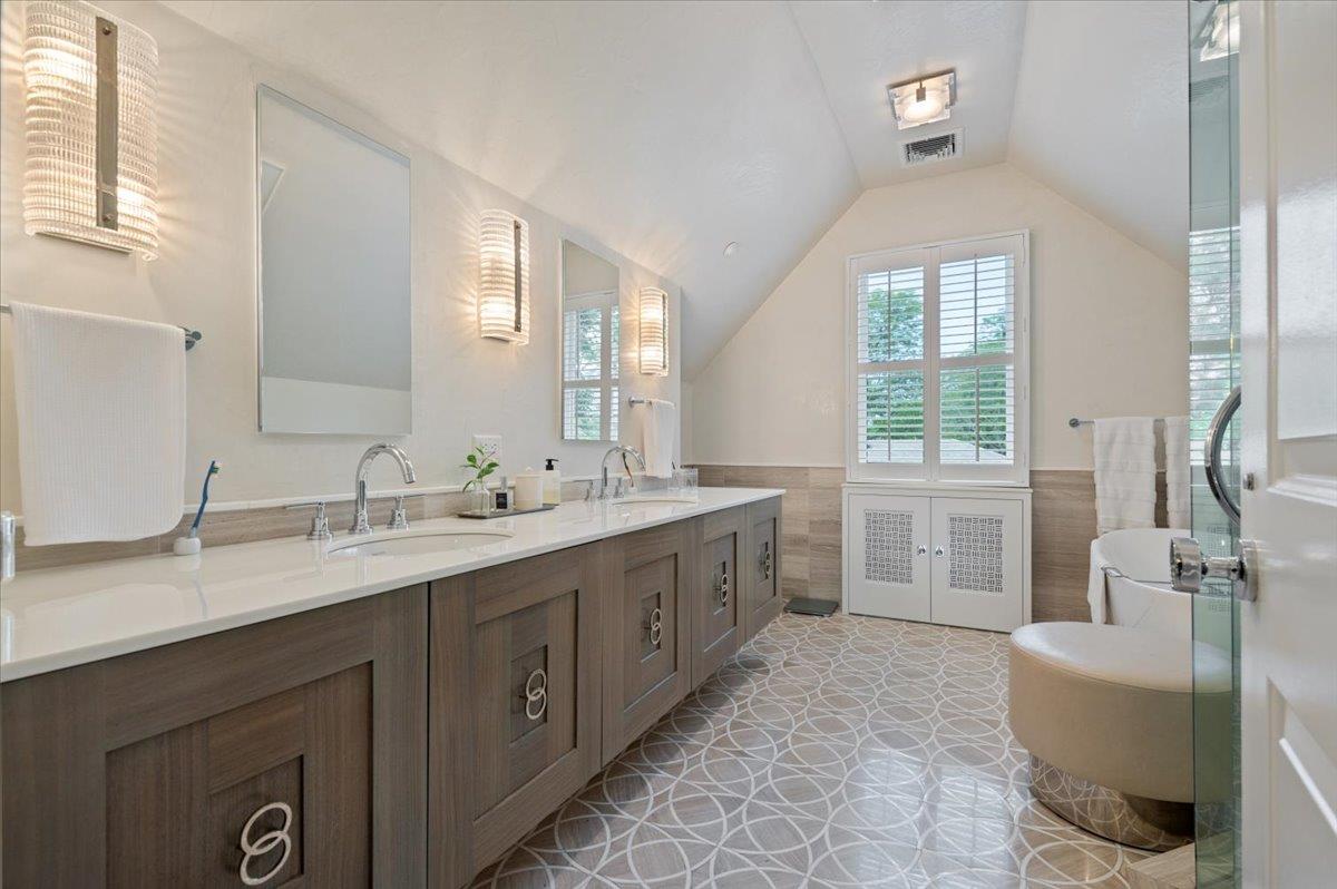 1029 New McNeil Avenue, Lawrence, NY 11559