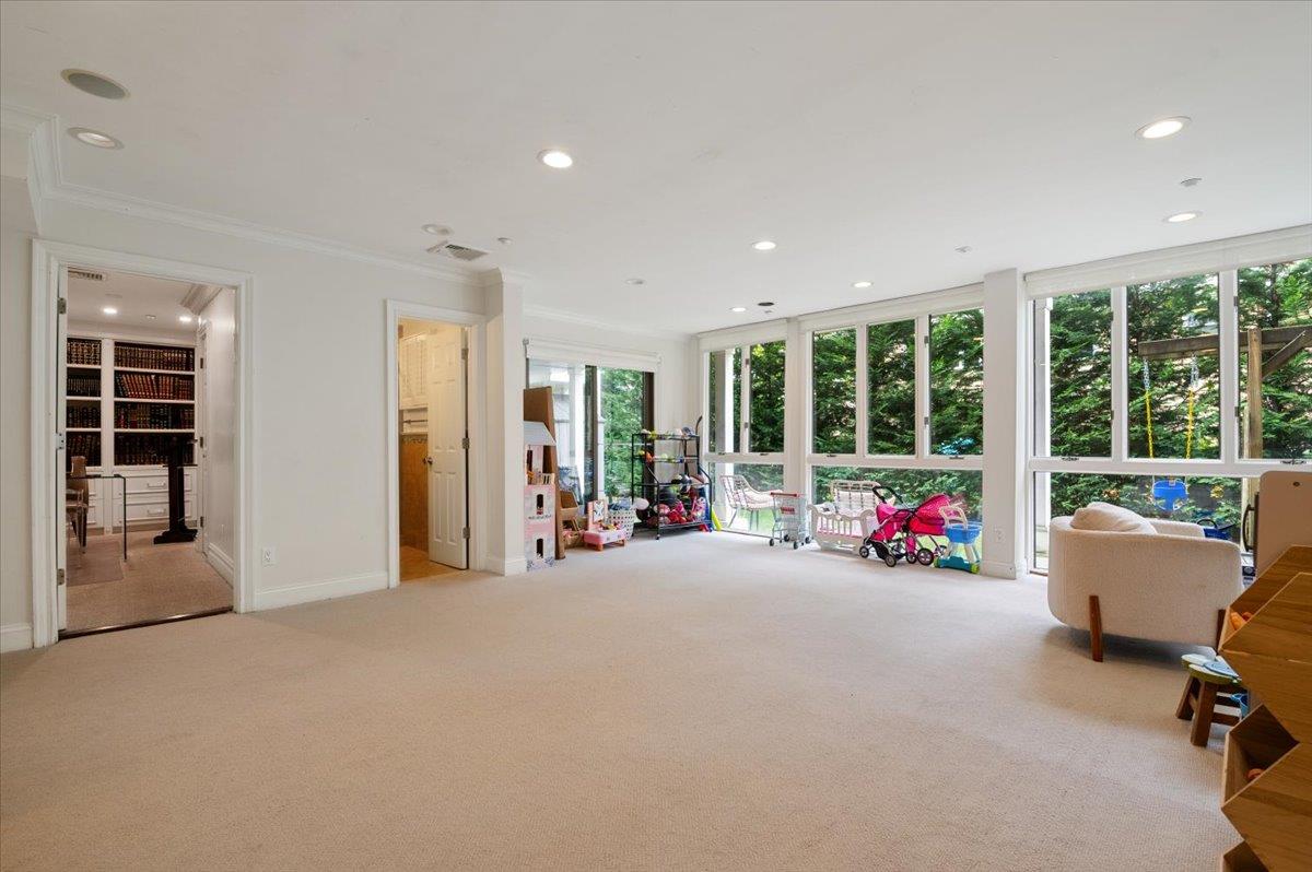 1029 New McNeil Avenue, Lawrence, NY 11559