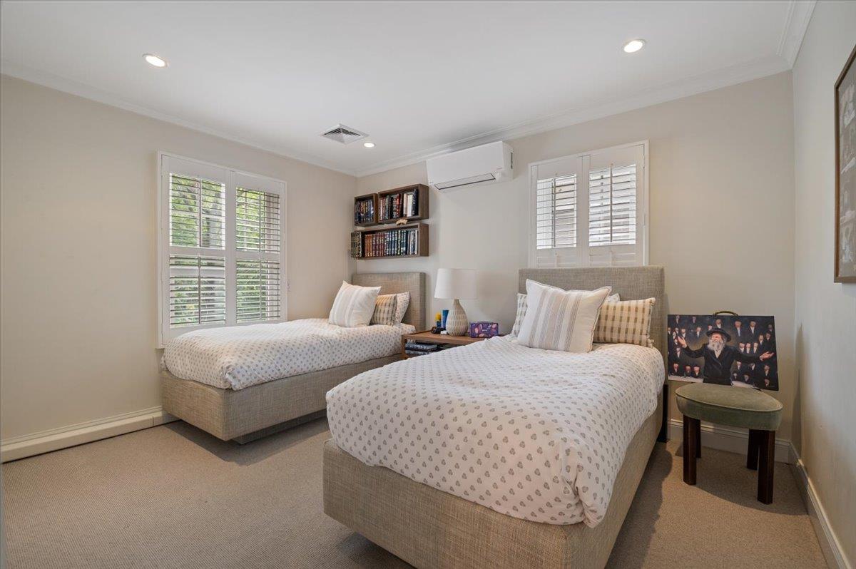 1029 New McNeil Avenue, Lawrence, NY 11559