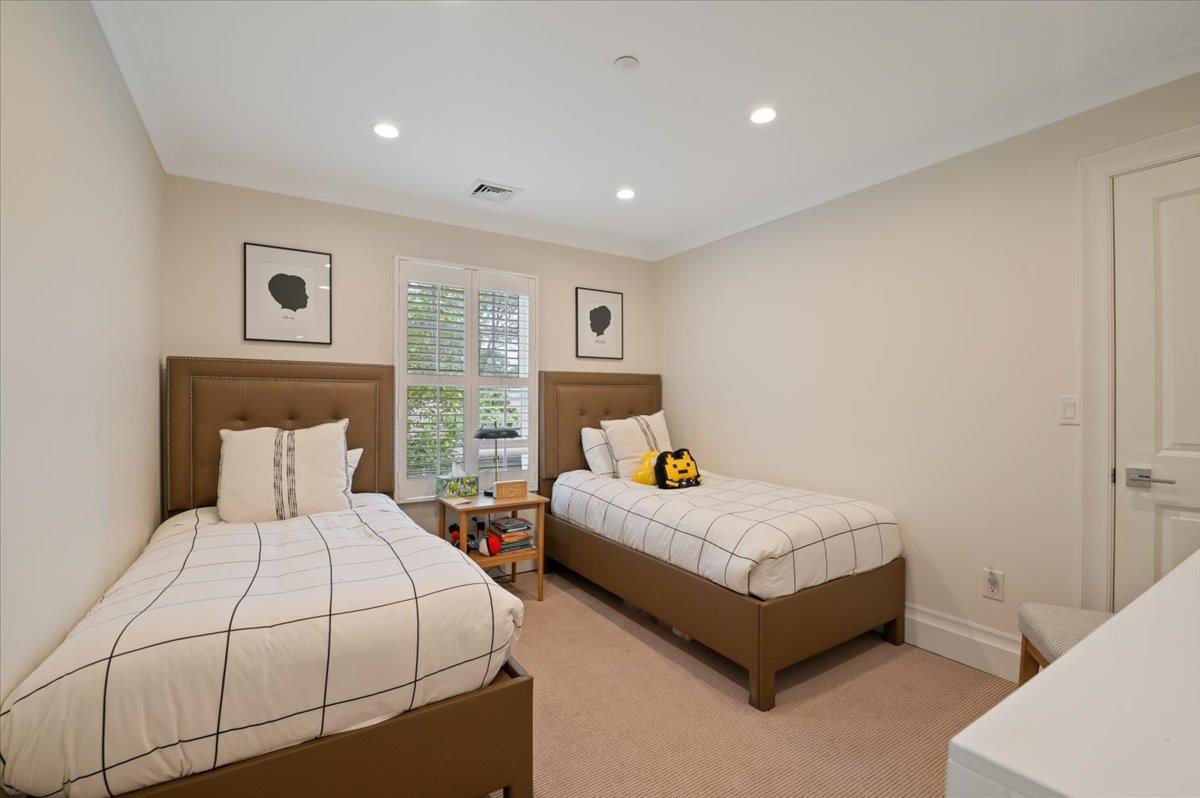 1029 New McNeil Avenue, Lawrence, NY 11559