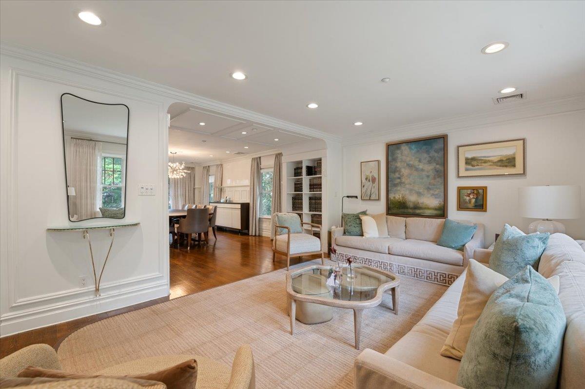 1029 New McNeil Avenue, Lawrence, NY 11559