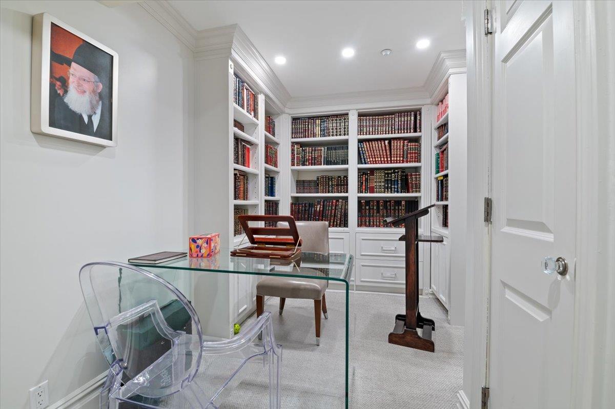 1029 New McNeil Avenue, Lawrence, NY 11559