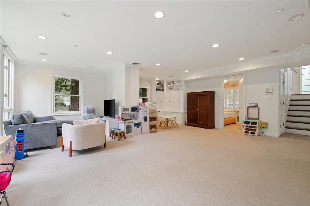 1029 New McNeil Avenue, Lawrence, NY 11559