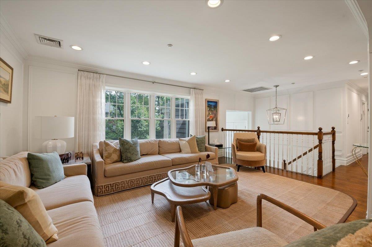 1029 New McNeil Avenue, Lawrence, NY 11559