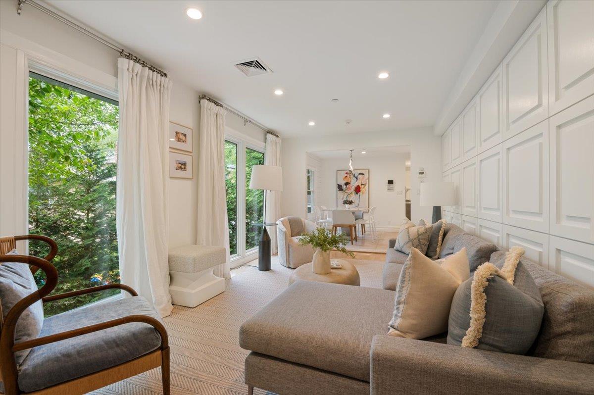 1029 New McNeil Avenue, Lawrence, NY 11559