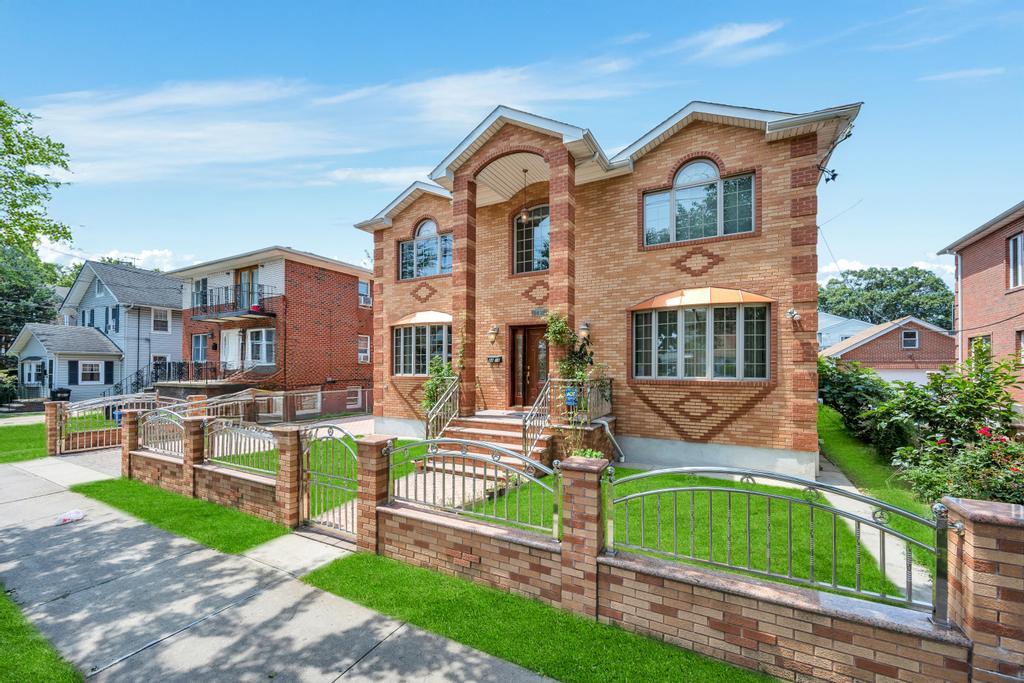 8418 263rd Street, Floral Park, NY 11001