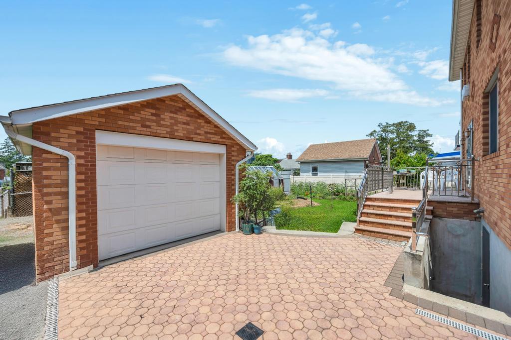 8418 263rd Street, Floral Park, NY 11001