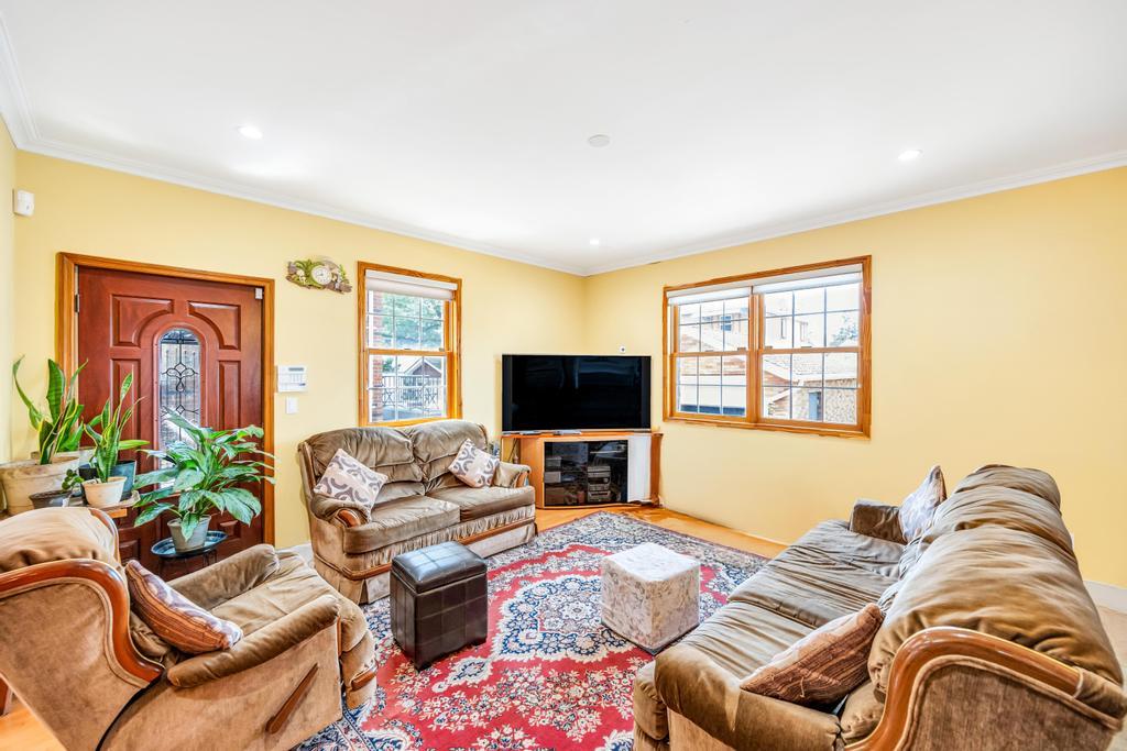 8418 263rd Street, Floral Park, NY 11001